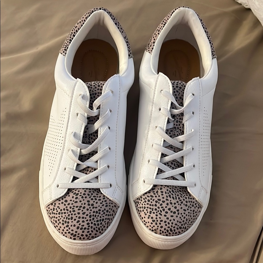 New without tags universal thread leopard and white sneakers